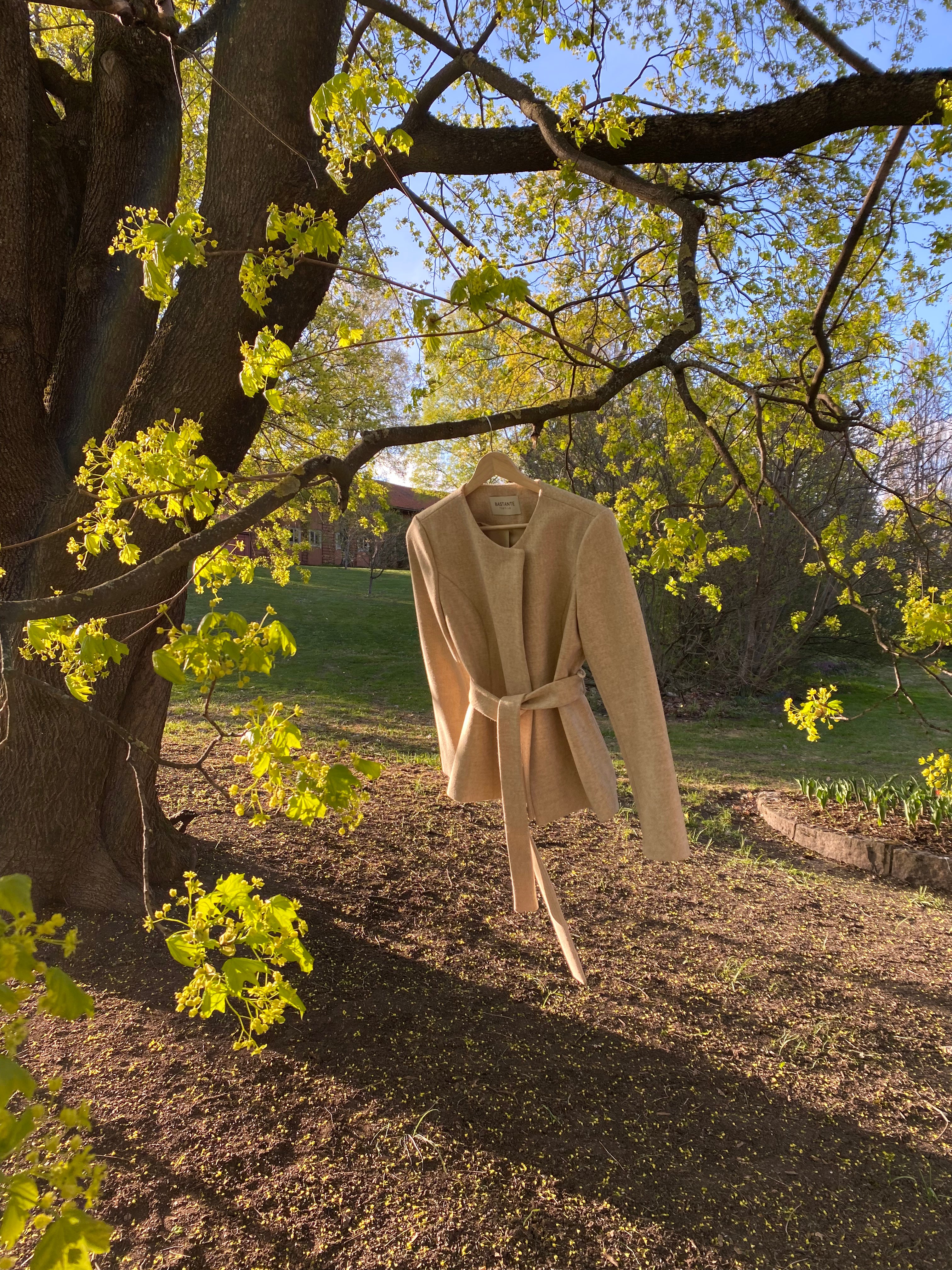 Signature Blazer in Beige