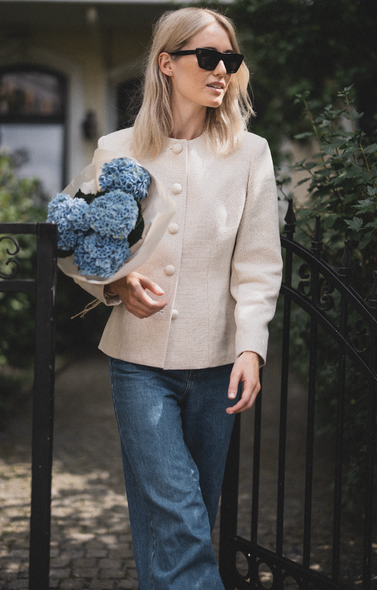 Classic Blazer in Off-White